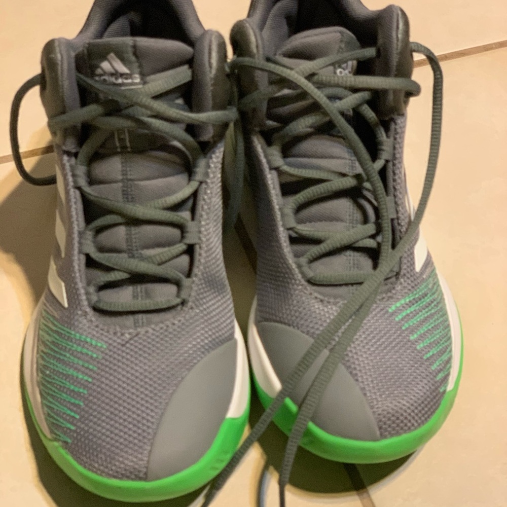 Boys basketball shoes